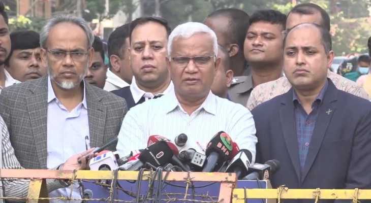 খালেদা জিয়া চিকিৎসা নিতে পারছেন : ডা. জাহিদ